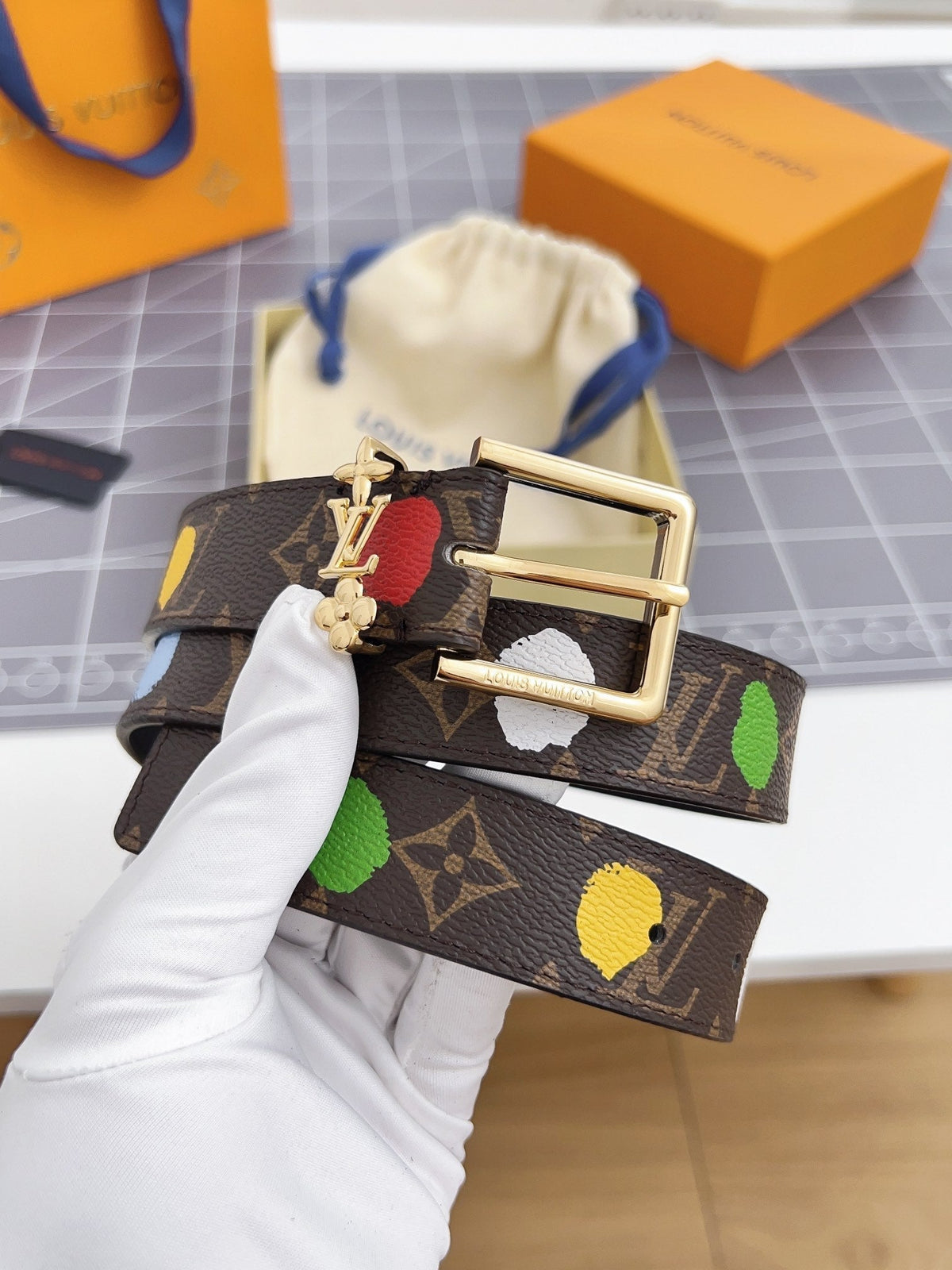 LOUIS VUITTON LV BLOOM 30 MM IN COLORFUL MONOGRAM CALFSKIN GOLD HARDWARE