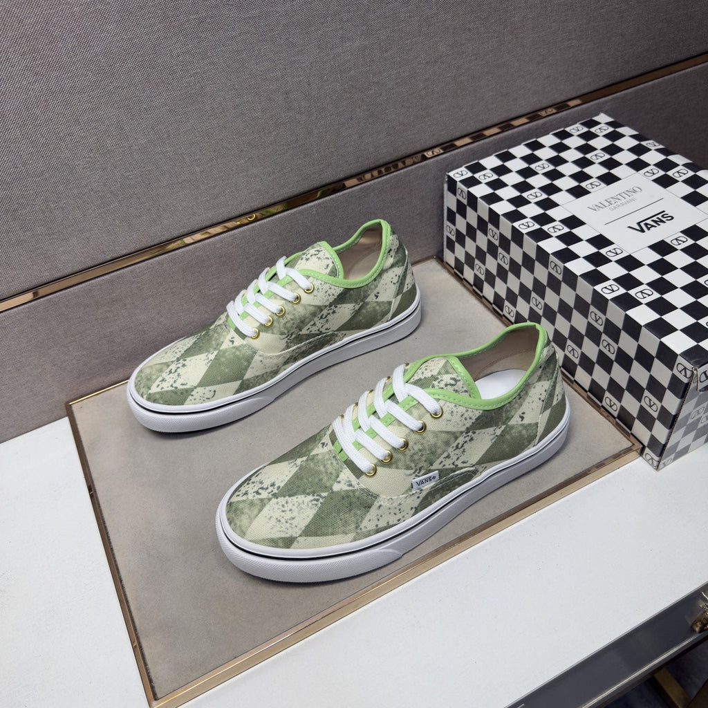 Vans Men's Green Camouflage Low-Top Sneakers